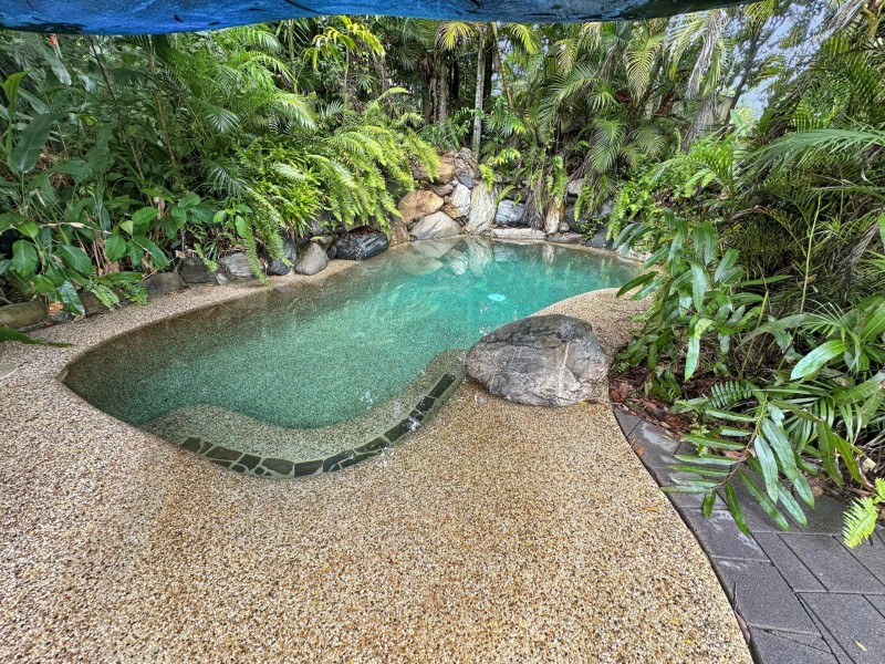 8 Kowinka Street, White Rock QLD 4868