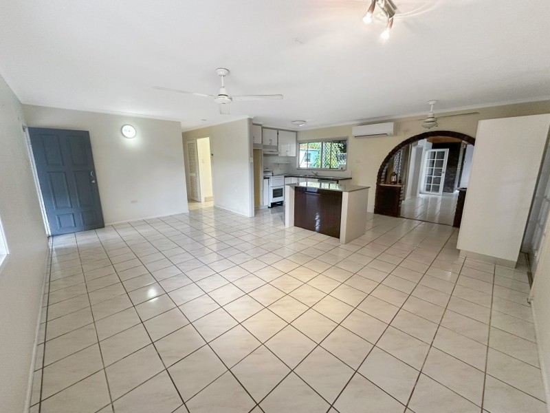 8 Kowinka Street, White Rock QLD 4868
