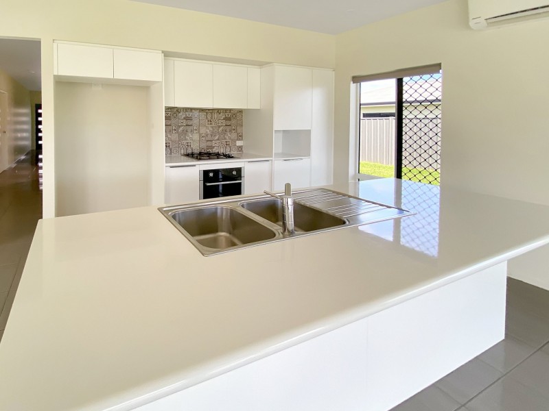 6 Mirrabook Avenue, Mareeba QLD 4880