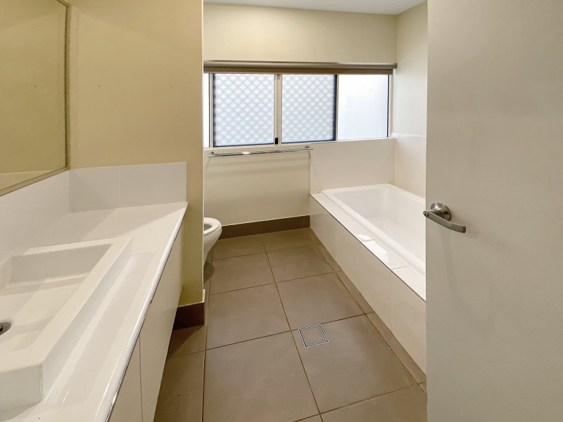 6 Mirrabook Avenue, Mareeba QLD 4880