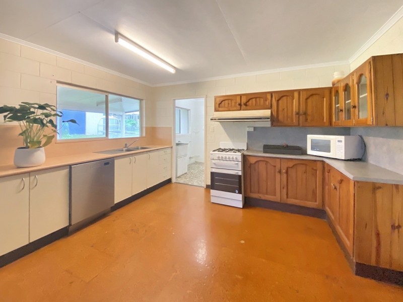 33 Main Street, Tolga QLD 4882