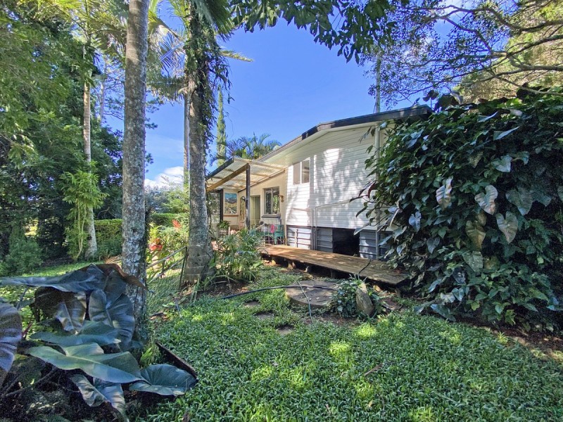 92 Russell Road, Lake Eacham QLD 4884
