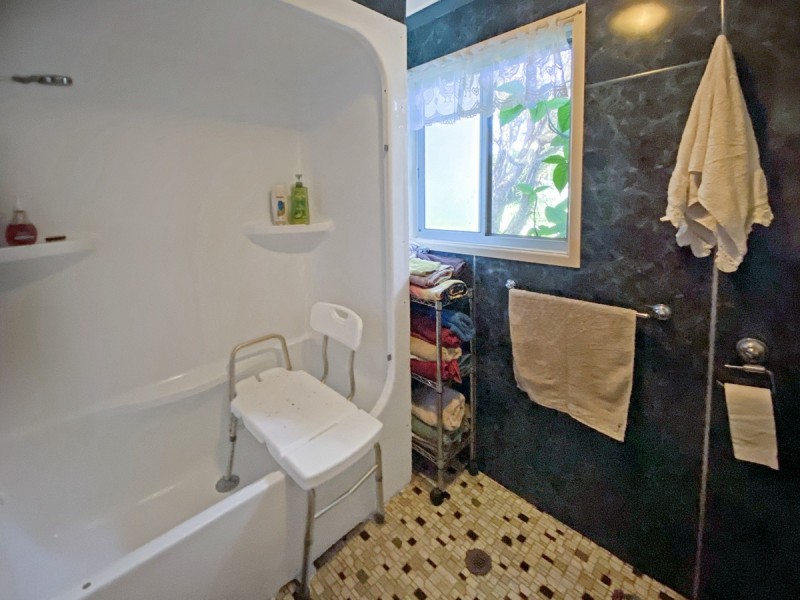 92 Russell Road, Lake Eacham QLD 4884