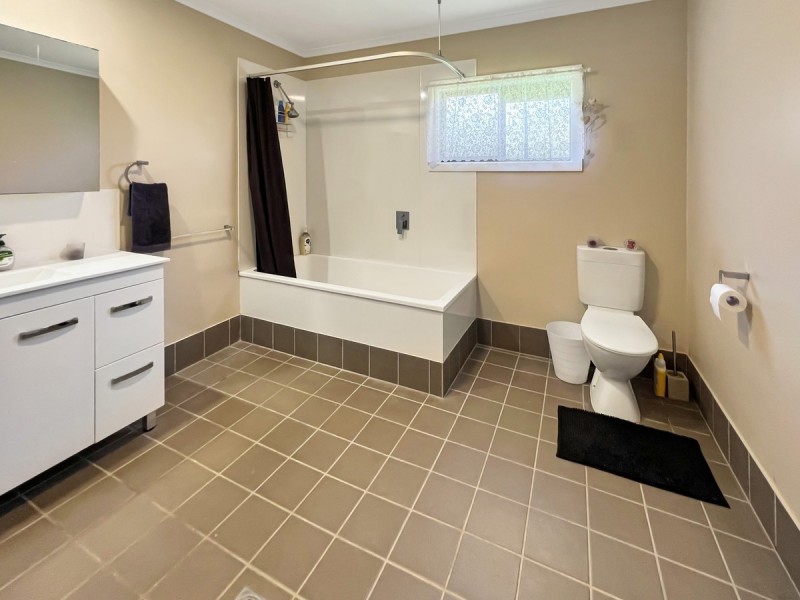 2 Centenary Drive, Atherton QLD 4883