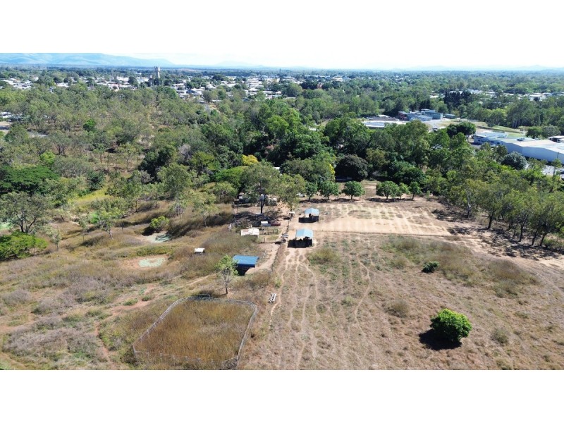 30 Peters Street, Mareeba QLD 4880