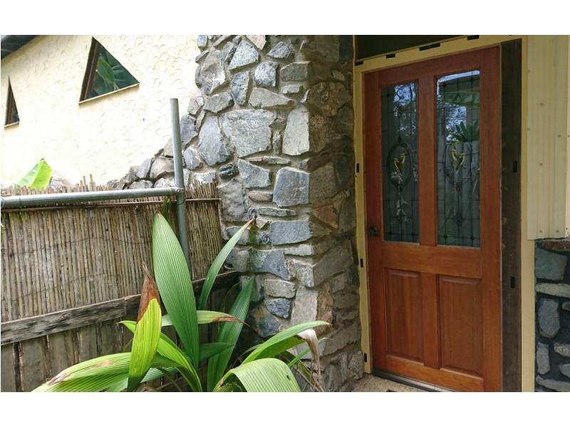 House 2/3760 Kennedy Highway, Mareeba QLD 4880