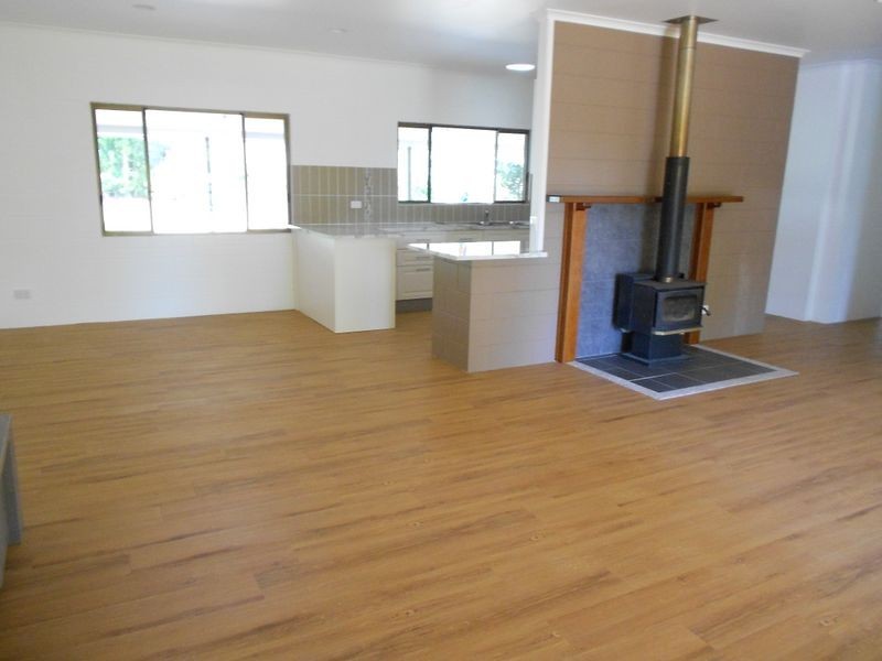 10 Poinsettia Street, Yungaburra QLD 4884