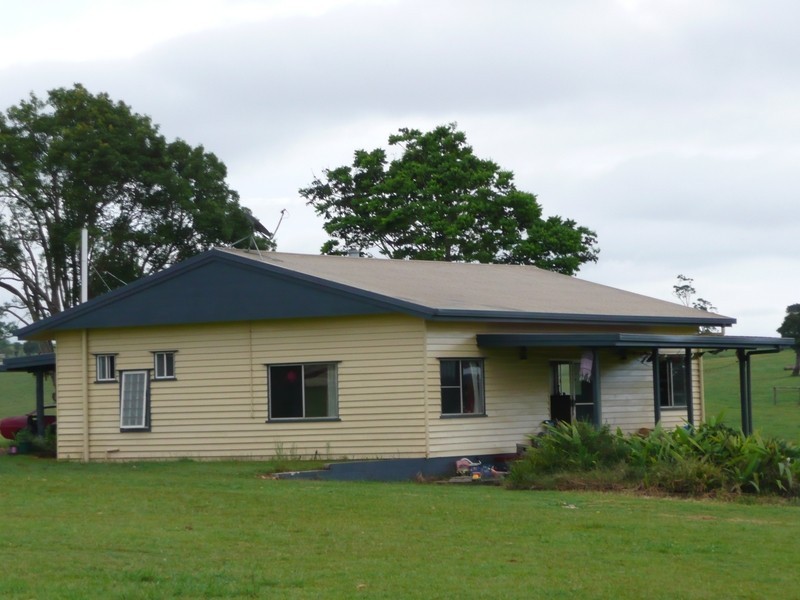 65 Moore Rd, Lake Eacham QLD 4884