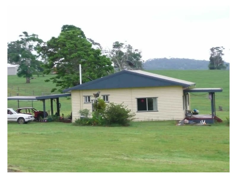 65 Moore Rd, Lake Eacham QLD 4884