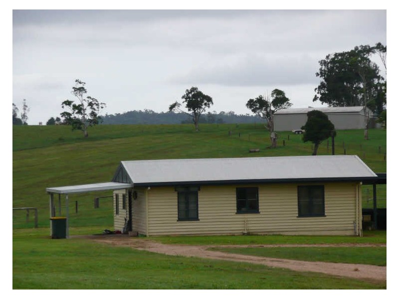 65 Moore Rd, Lake Eacham QLD 4884