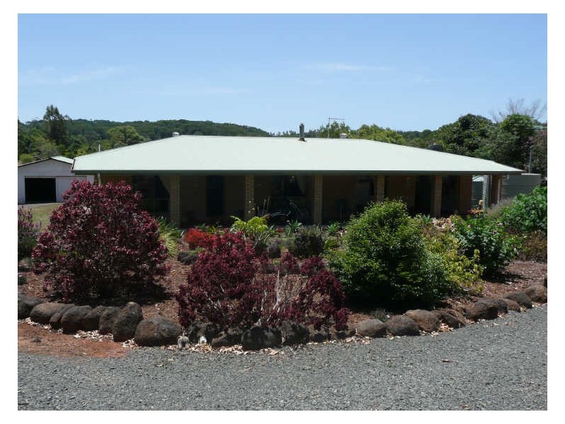 11 Russell Road Lake Eacham, Yungaburra QLD 4884