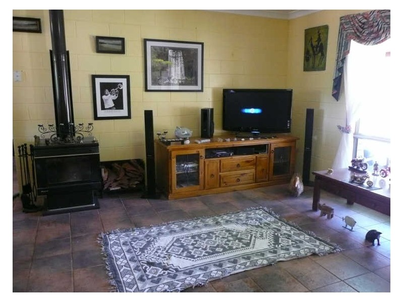 11 Russell Road Lake Eacham, Yungaburra QLD 4884