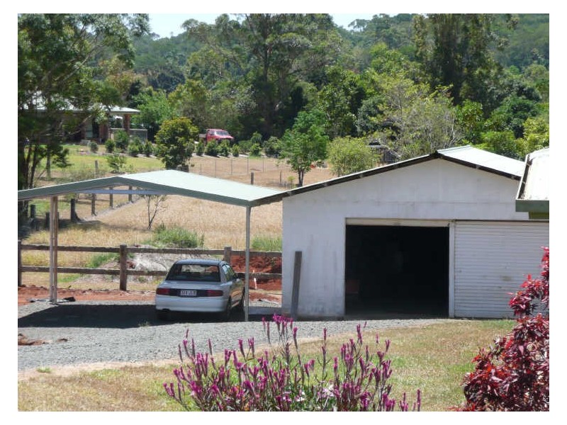 11 Russell Road Lake Eacham, Yungaburra QLD 4884