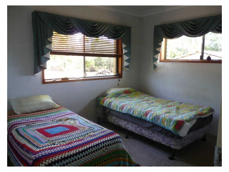 11 Russell Road Lake Eacham, Yungaburra QLD 4884