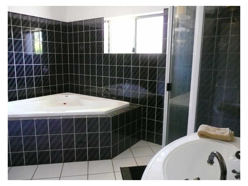 11 Russell Road Lake Eacham, Yungaburra QLD 4884