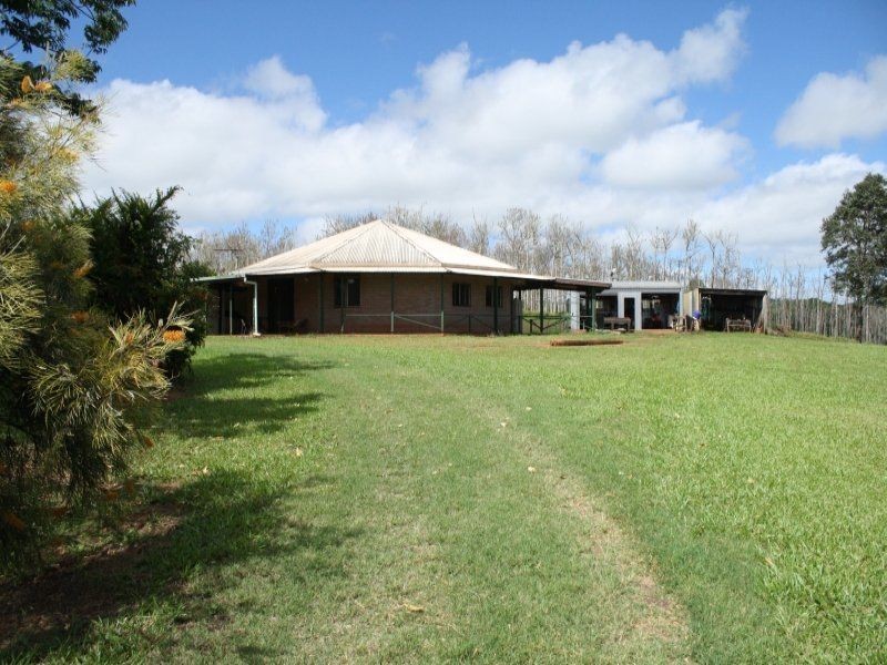 27 Imrie Close, Lake Eacham QLD 4884