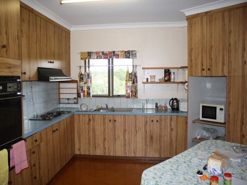 27 Imrie Close, Lake Eacham QLD 4884