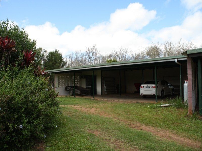 27 Imrie Close, Lake Eacham QLD 4884