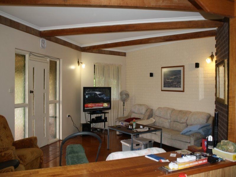 27 Imrie Close, Lake Eacham QLD 4884
