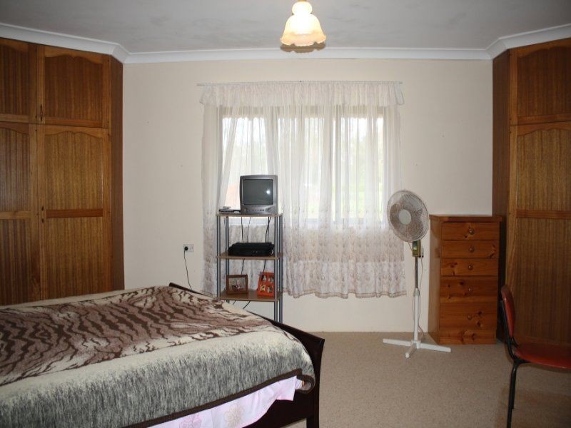 27 Imrie Close, Lake Eacham QLD 4884