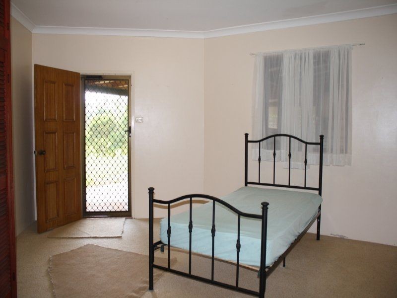 27 Imrie Close, Lake Eacham QLD 4884