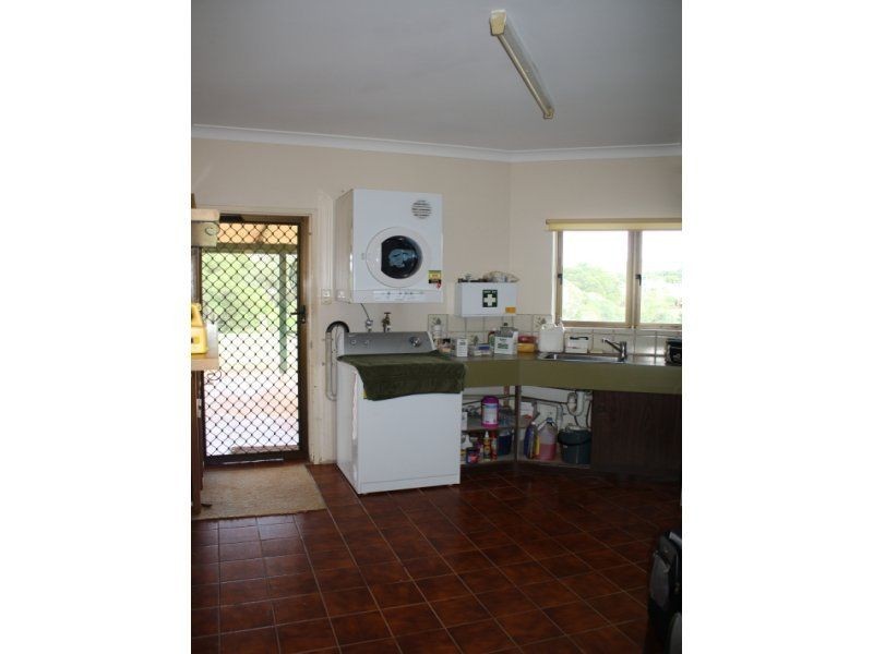 27 Imrie Close, Lake Eacham QLD 4884