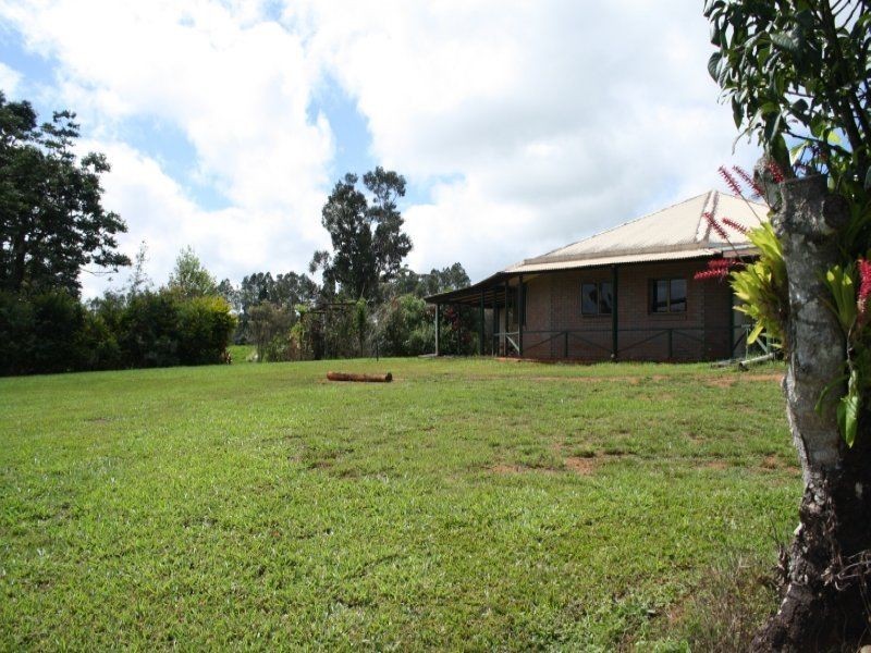 27 Imrie Close, Lake Eacham QLD 4884