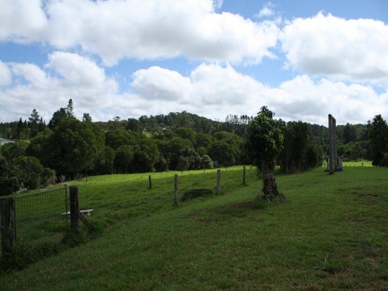 27 Imrie Close, Lake Eacham QLD 4884
