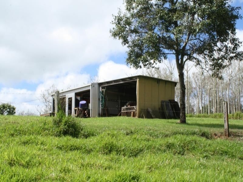 27 Imrie Close, Lake Eacham QLD 4884