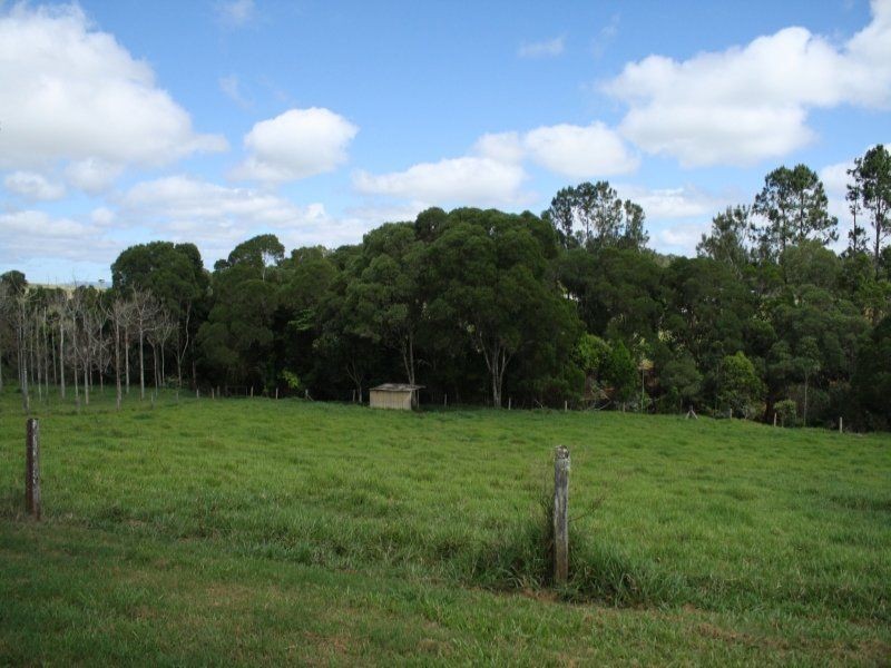 27 Imrie Close, Lake Eacham QLD 4884