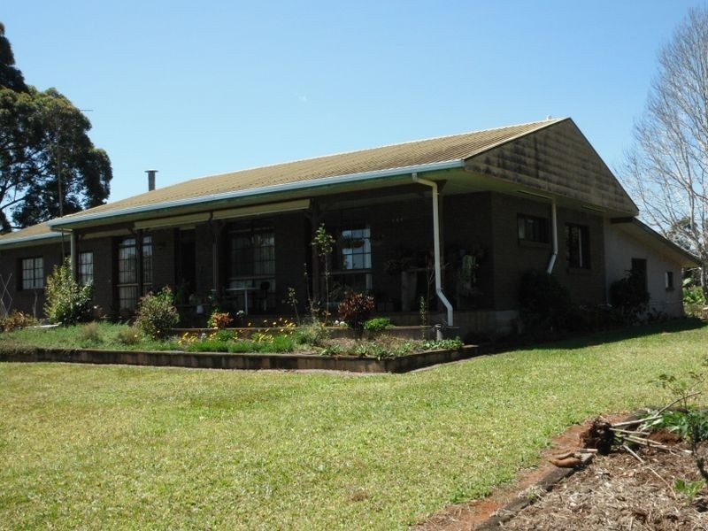 7 Imrie Close, Lake Eacham QLD 4884