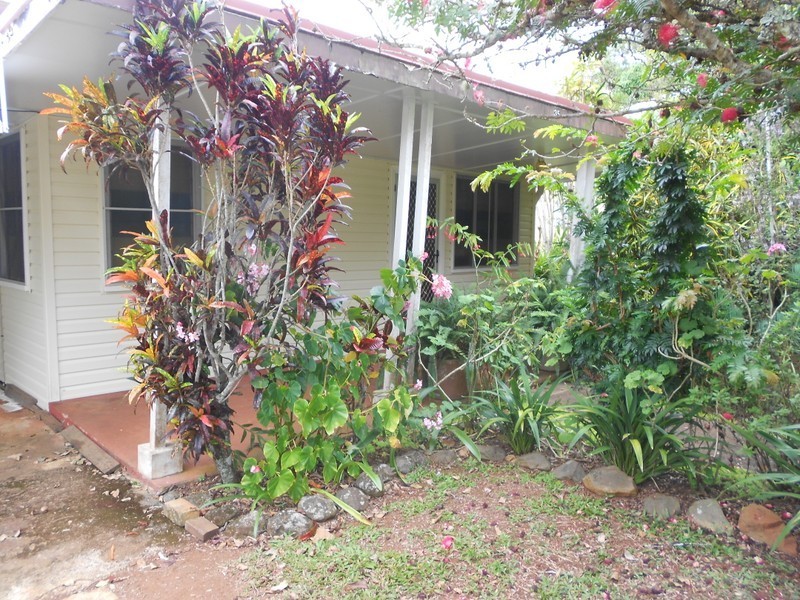 35 Eacham Rd, Yungaburra QLD 4884