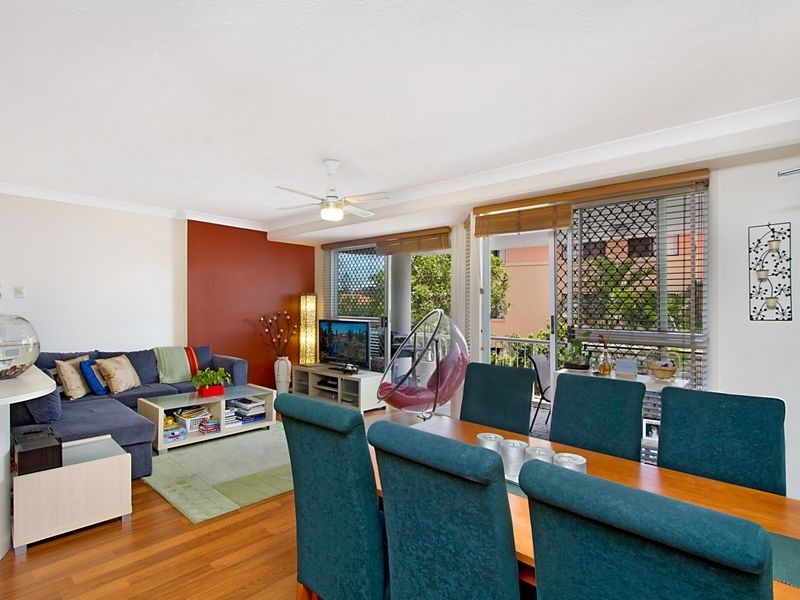 4/3 Tarni Avenue, Palm Beach QLD 4221