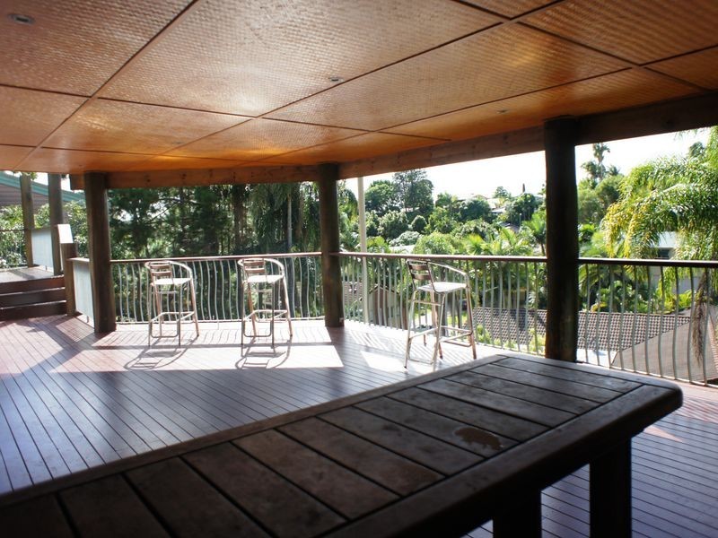 17 Crest Drive, Elanora QLD 4221