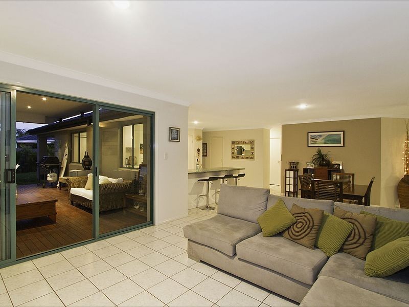 14 Sittella Crescent, Burleigh Waters QLD 4220