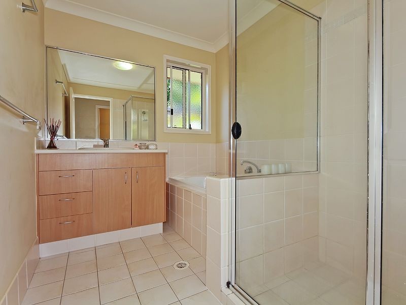 52 Yodelay Street, Varsity Lakes QLD 4227