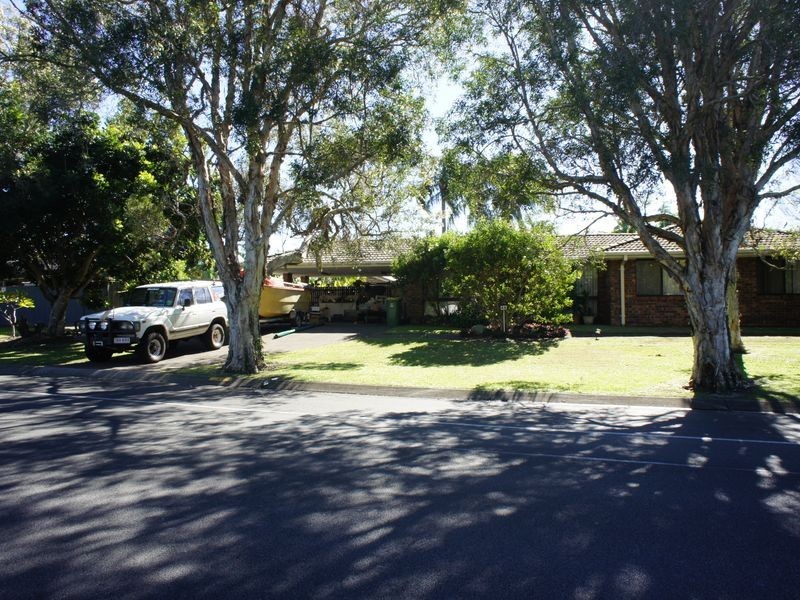 69 Barrier Reef Drive, Mermaid Waters QLD 4218