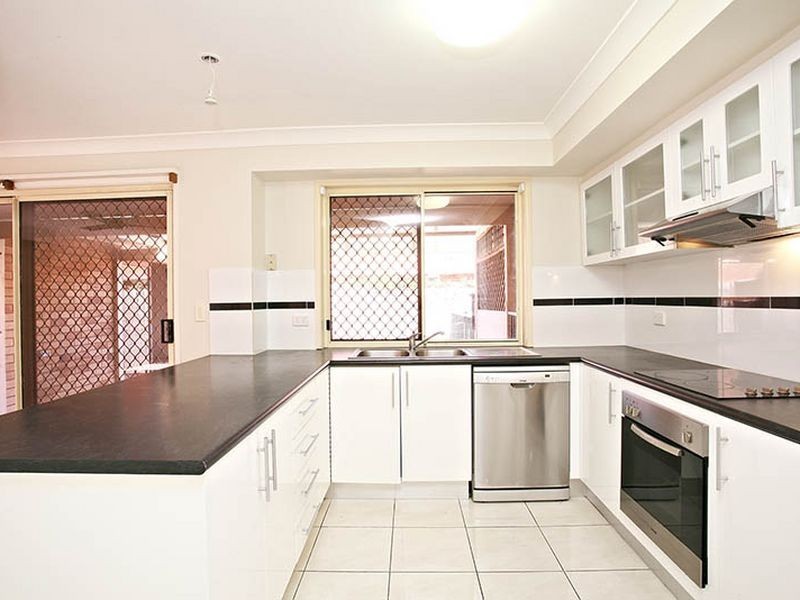 8 Baumea Court, Elanora QLD 4221