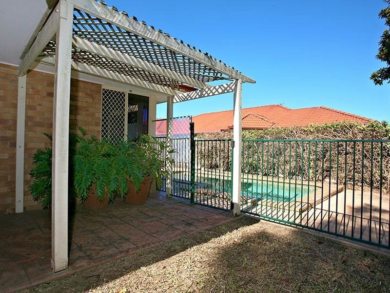 8 Baumea Court, Elanora QLD 4221