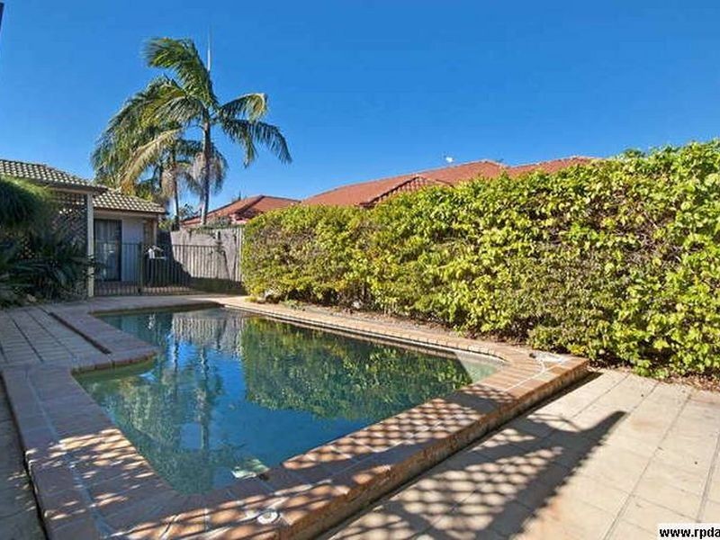 8 Baumea Court, Elanora QLD 4221