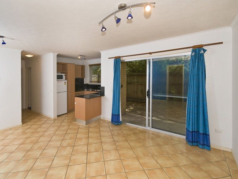 2/7 Allara Avenue, Palm Beach QLD 4221