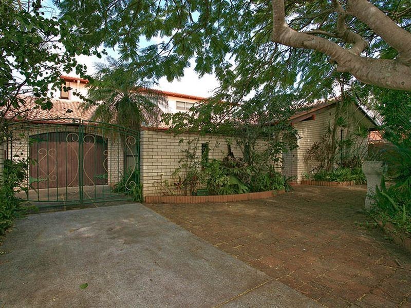 6 Swordfish Ct, Palm Beach QLD 4221