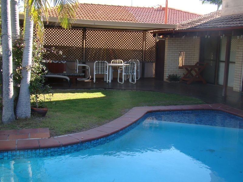 6 Swordfish Ct, Palm Beach QLD 4221