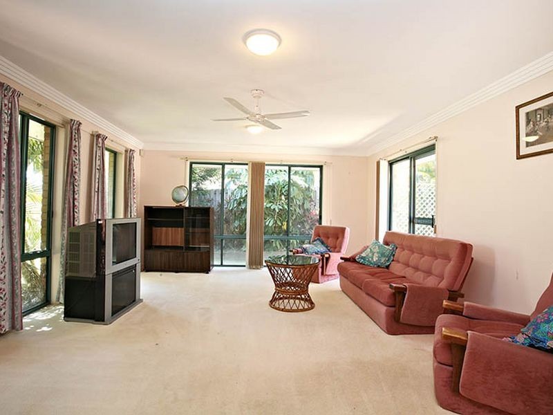 49 Saffron Street, Elanora QLD 4221