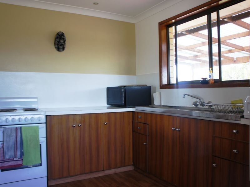 93 K P McGrath Dr, Elanora QLD 4221