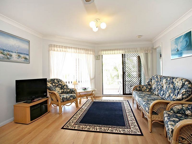 5/11 Tenth Ave, Palm Beach QLD 4221