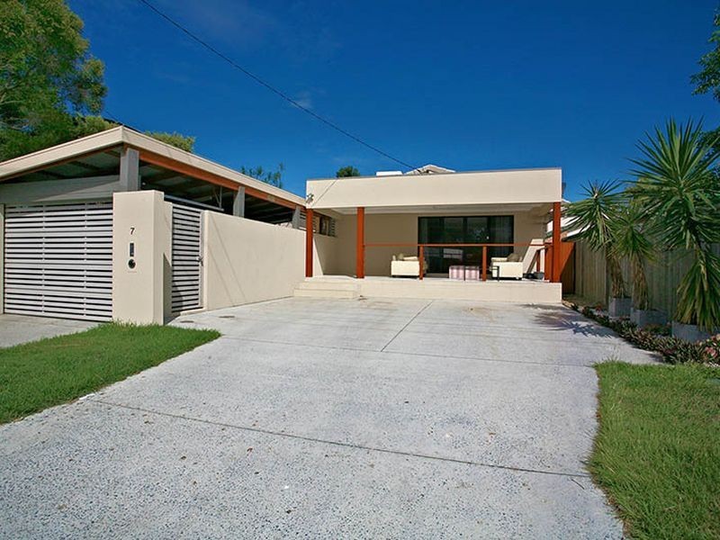 7 Leyte Avenue, Palm Beach QLD 4221