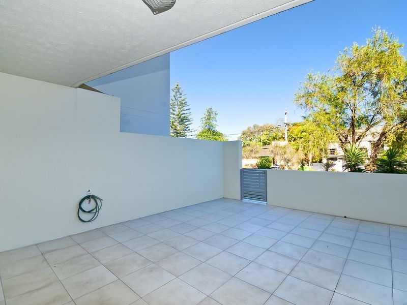 2/63 Tallebudgera Drive, Palm Beach QLD 4221