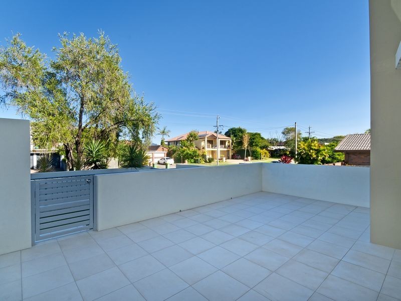 2/63 Tallebudgera Drive, Palm Beach QLD 4221