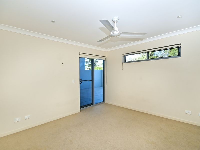 2/63 Tallebudgera Drive, Palm Beach QLD 4221